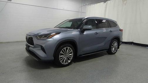 2022 Toyota Highlander Hybrid Platinum