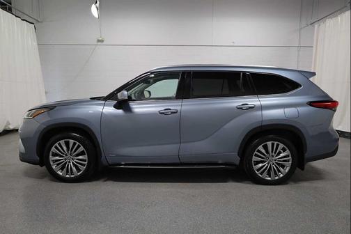 2022 Toyota Highlander Hybrid Platinum