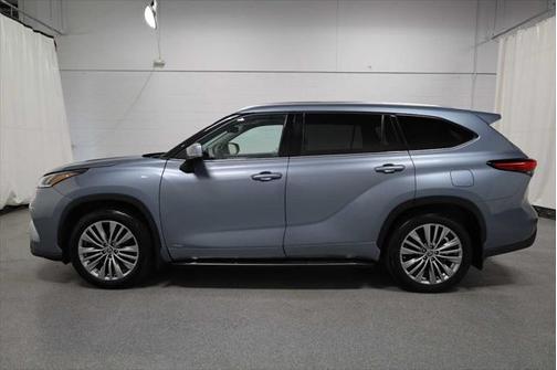 2022 Toyota Highlander Hybrid Platinum