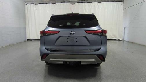 2022 Toyota Highlander Hybrid Platinum
