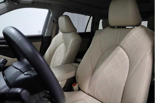 2022 Toyota Highlander Hybrid Platinum