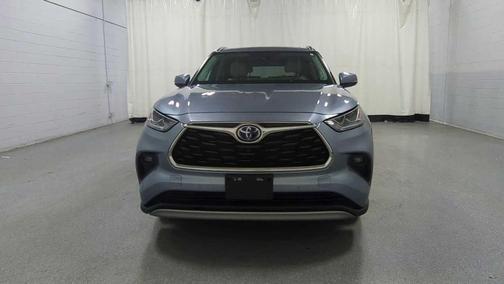 2022 Toyota Highlander Hybrid Platinum