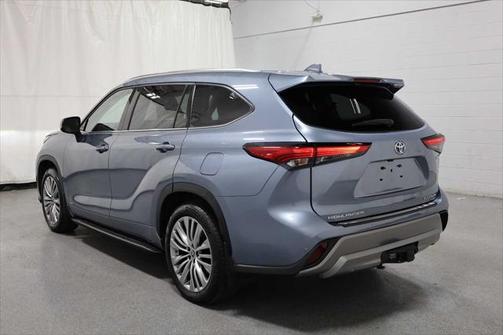 2022 Toyota Highlander Hybrid Platinum