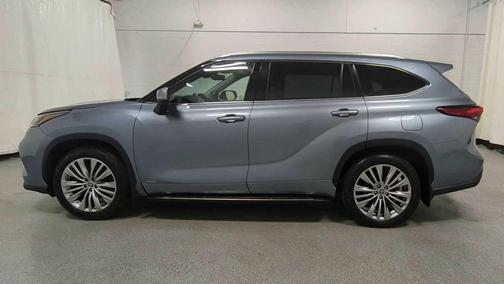 2022 Toyota Highlander Hybrid Platinum