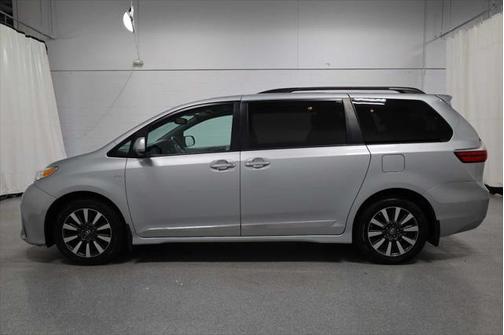 2019 Toyota Sienna XLE