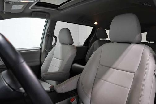 2019 Toyota Sienna XLE