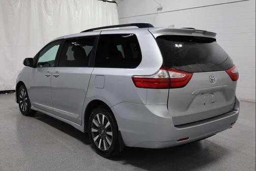 2019 Toyota Sienna XLE