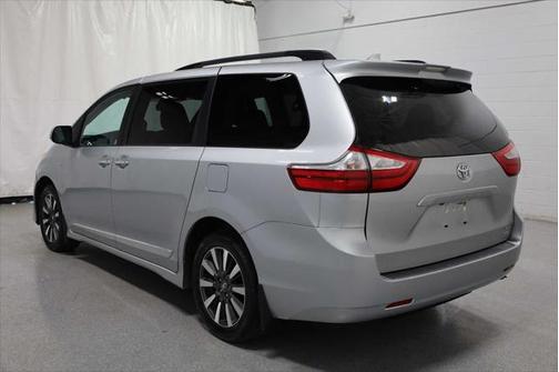 2019 Toyota Sienna XLE