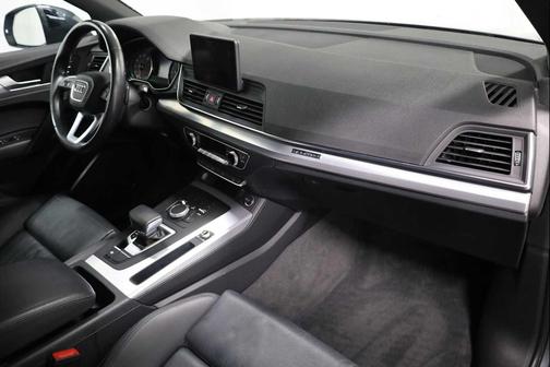 2020 Audi Q5 45 Titanium Premium