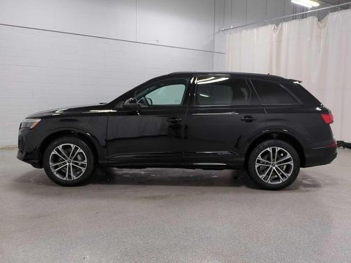 Mythos Black Metallic 2026 Audi Q7 45 Premium