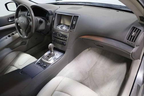 2015 INFINITI Q40 Base