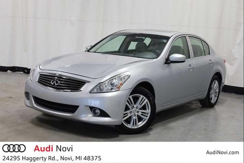 2015 INFINITI Q40 Base