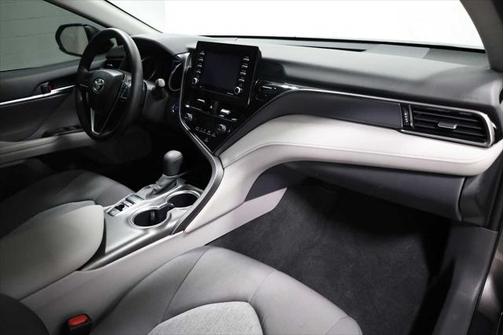 2024 Toyota Camry Hybrid LE