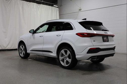 Glacier White Metallic 2026 Audi Q5 Premium Plus TFSI quattro S tronic