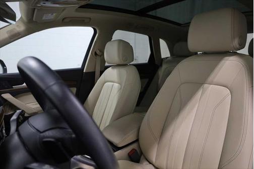2022 Audi Q5 45 S line Premium Plus