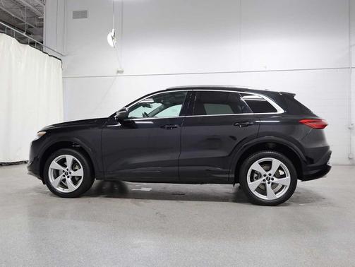 Mythos Black Metallic 2025 Audi Q5 Premium Plus TFSI quattro S tronic