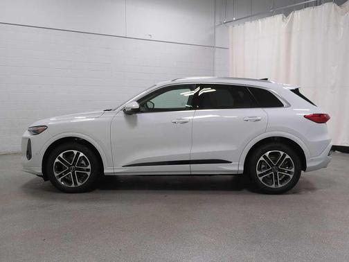 Glacier White Metallic 2026 Audi Q5 Prestige TFSI quattro S tronic