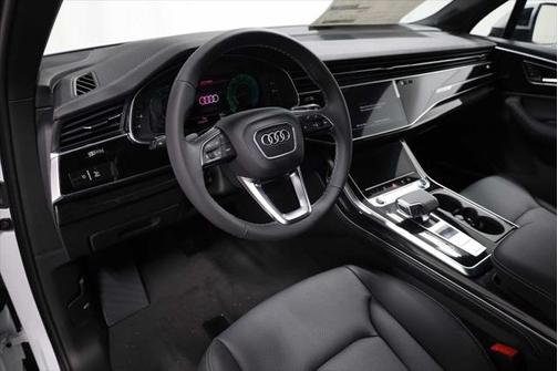 2025 Audi Q7 55 Premium Plus