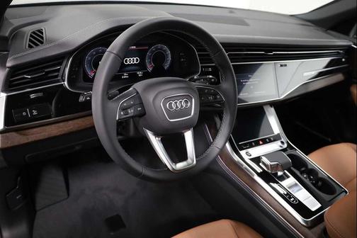 Daytona Gray Pearl Effect 2026 Audi Q8 55 Premium Plus