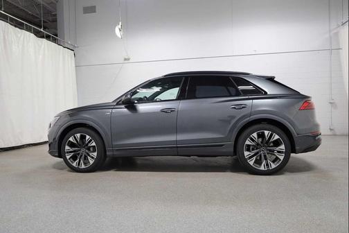 Daytona Gray Pearl Effect 2026 Audi Q8 55 Premium Plus