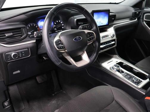 Iconic Silver Metallic 2021 Ford Explorer XLT