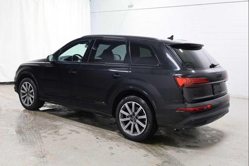 2023 Audi Q7 45 Premium Plus