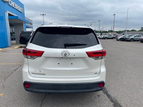 Blizzard Pearl 2018 Toyota Highlander SE