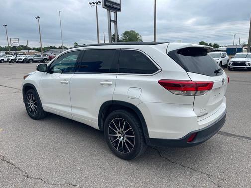 Blizzard Pearl 2018 Toyota Highlander SE