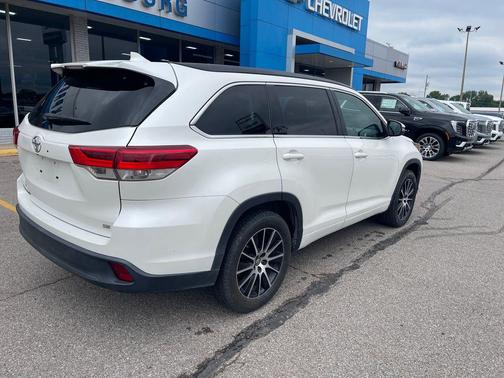 Blizzard Pearl 2018 Toyota Highlander SE