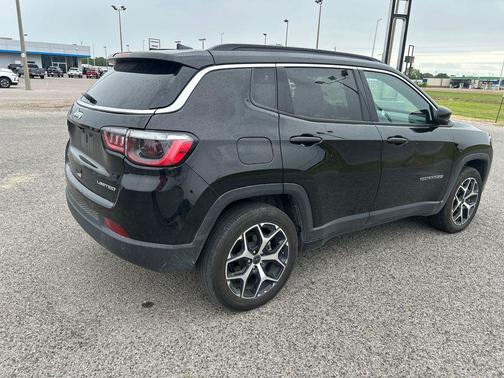 Diamond Black Crystal Pearlcoat 2025 Jeep Compass Limited