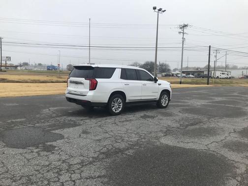 2023 GMC Yukon SLT