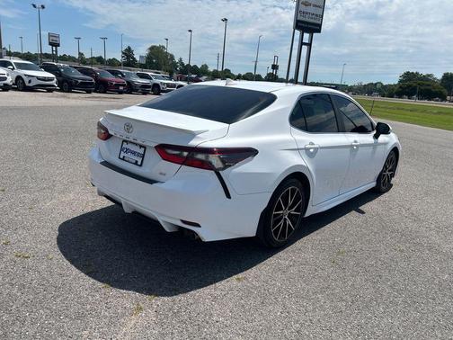 Ice Cap 2024 Toyota Camry SE