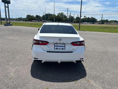Ice Cap 2024 Toyota Camry SE