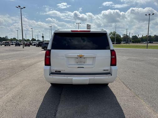 Pearl 2017 Chevrolet Suburban Premier