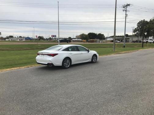 2022 Toyota Avalon XLE