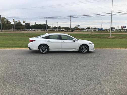 2022 Toyota Avalon XLE