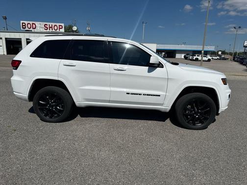 2022 Jeep Grand Cherokee Laredo