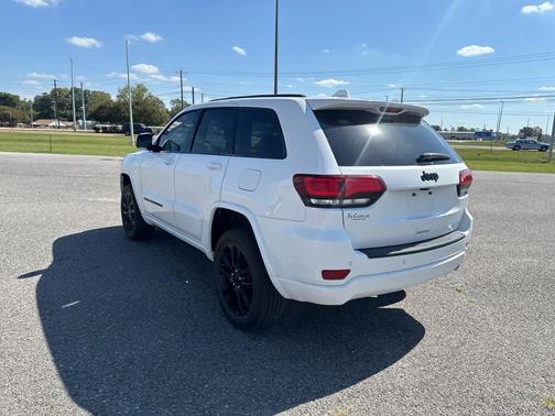2022 Jeep Grand Cherokee Laredo