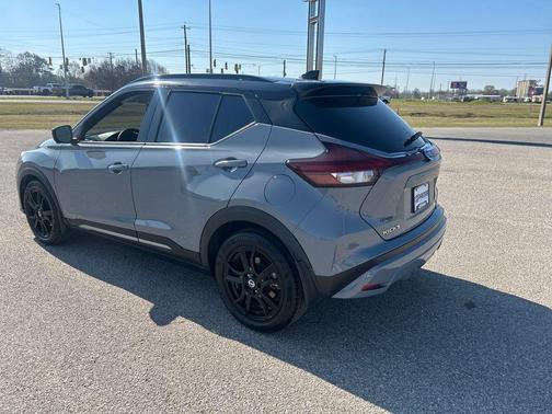 2021 Nissan Kicks SR