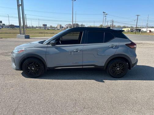 2021 Nissan Kicks SR