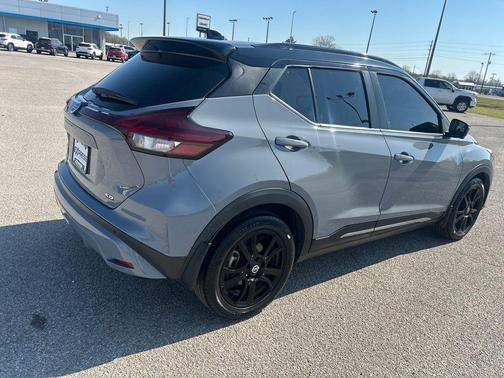 2021 Nissan Kicks SR