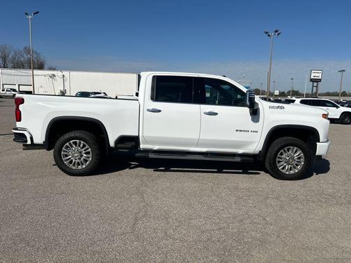 Summit White 2022 Chevrolet Silverado 2500 High Country