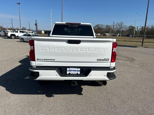 Summit White 2022 Chevrolet Silverado 2500 High Country