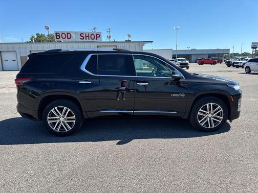 Mosaic Black Metallic 2023 Chevrolet Traverse High Country