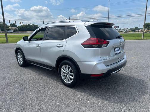Brilliant Silver Metallic 2019 Nissan Rogue SV
