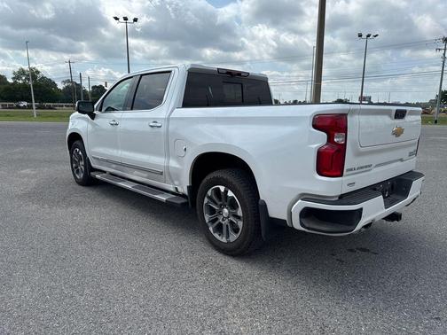Iridescent Pearl Tricoat 2024 Chevrolet Silverado 1500 High Country