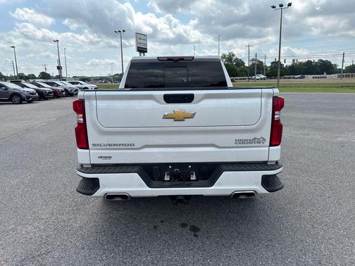 Iridescent Pearl Tricoat 2024 Chevrolet Silverado 1500 High Country
