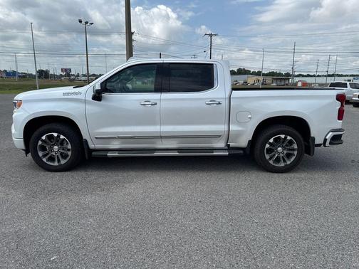 Iridescent Pearl Tricoat 2024 Chevrolet Silverado 1500 High Country