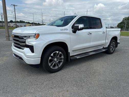 Iridescent Pearl Tricoat 2024 Chevrolet Silverado 1500 High Country