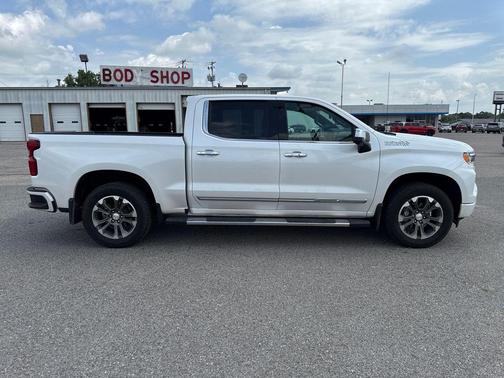 Iridescent Pearl Tricoat 2024 Chevrolet Silverado 1500 High Country